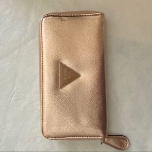 Guess wallet
